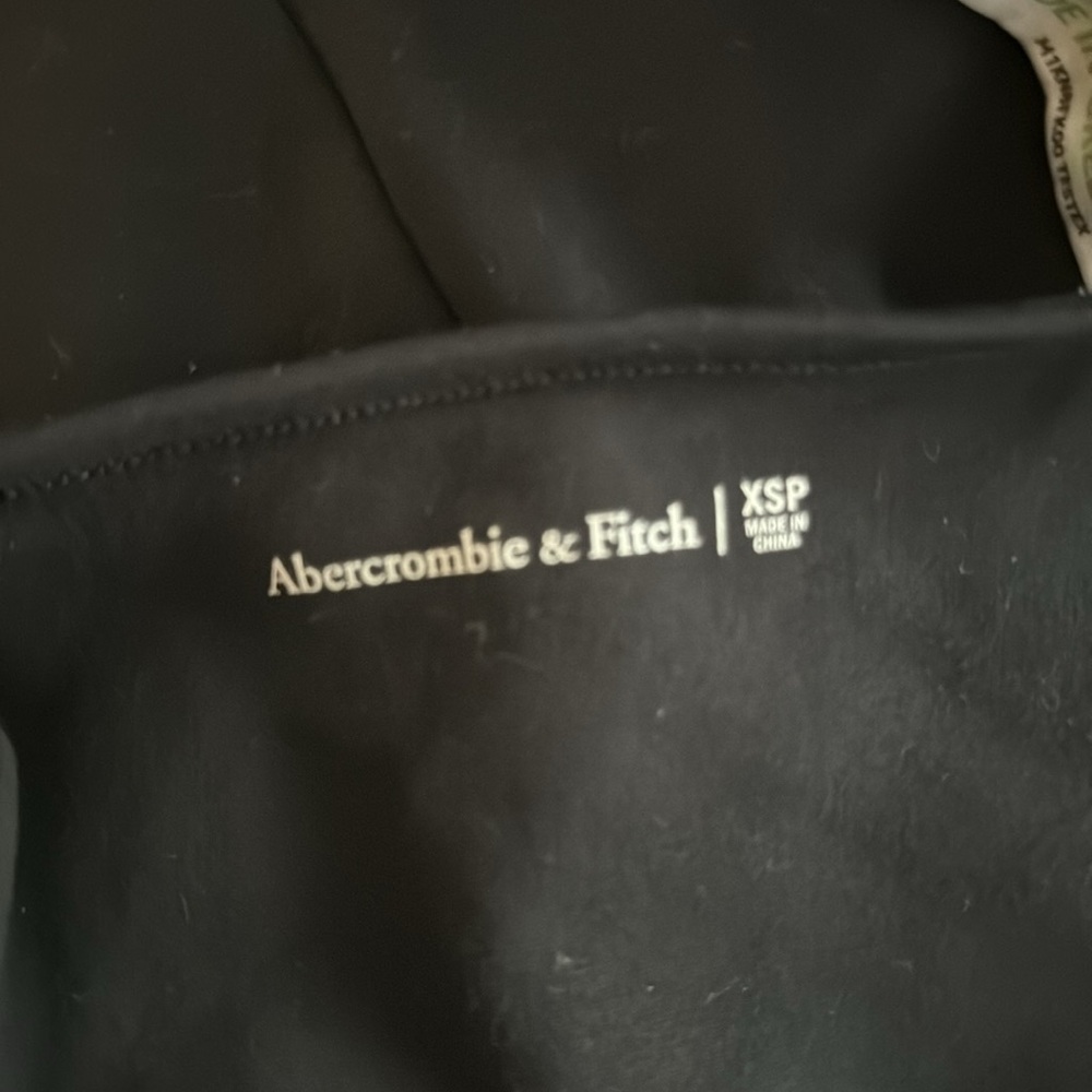 Abercrombie active romper - Picture 4 of 4